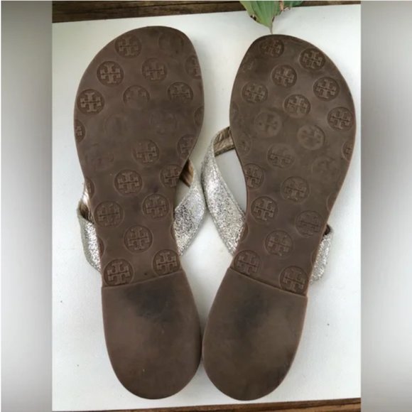 Tory Burch silver with gold tone TB logo women’s sandals size 8.5-9 - Picture 6 of 9